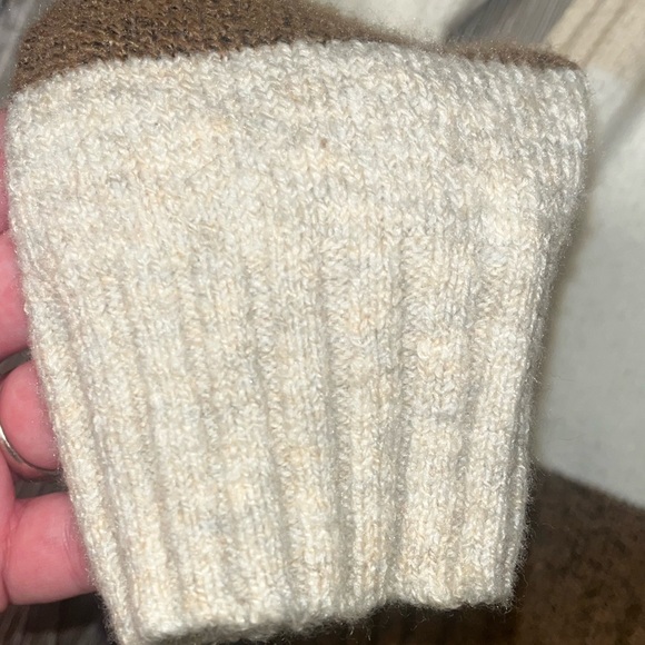 Women’s different shades of brown medium sweater - Picture 4 of 9